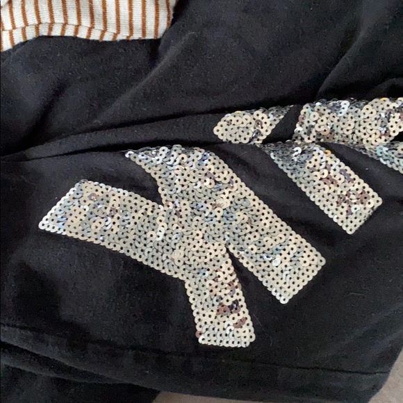 Sweaters - Picture 4 of 4